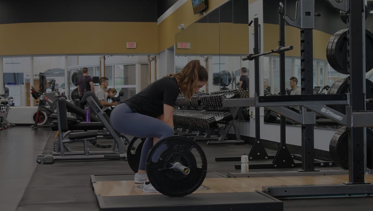 A woman who is doing deadlift in the gym